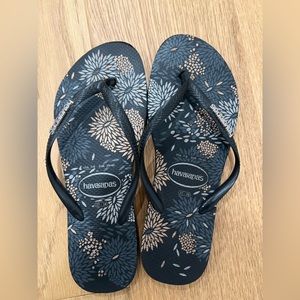Black Havaianas, never worn